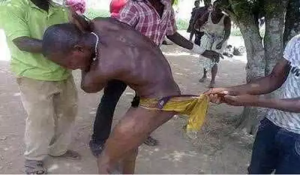 Photos : Man Stripped Unclad For Snatching Woman’s Bag In Abuja